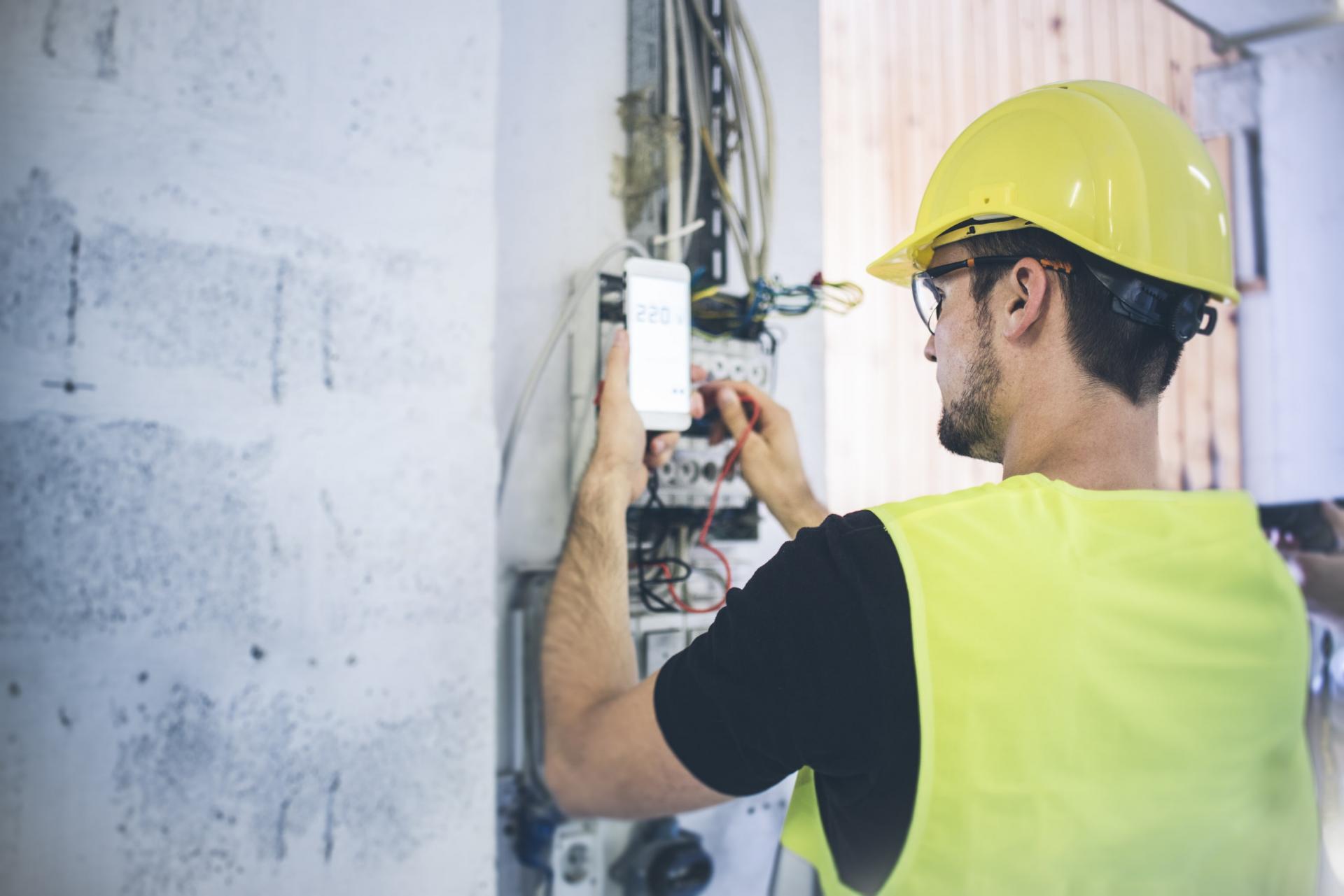 Electrician Installing System